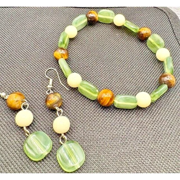 Beaded Tiger Eye Necklace, Earrings and Bracelet set - Picture 4 of 6